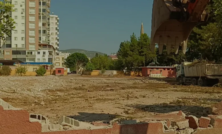 Adana Kozanda Yıkılan Okulun Yerine Yeni Bağlantı Yolu Yapılıyor