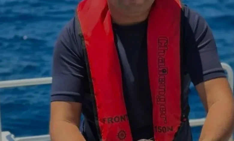 Alanya açıklarında çuvala dolanan caretta carettayı kaptan kurtardı