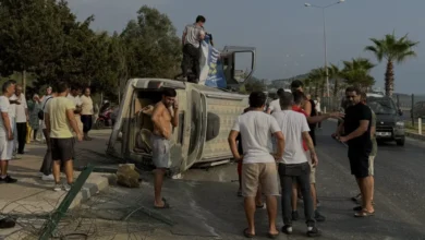 Alanya'da Hafif Ticari Araç Devrildi İki Kişi Yaralandı