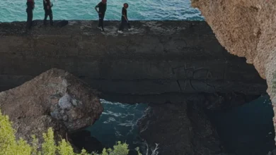 Alanya'da Kayalıkta Mahsur Kalan Vatandaşı Ekipler Kurtardı