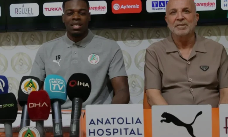 Alanyaspor Kamerunlu Golcü Ivan Cedric ile Sözleşme İmzaladı