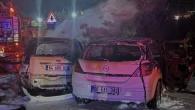 Antalya Kaş kara yolunda iki otomobil çarpıştı 5 kişi yaralandı