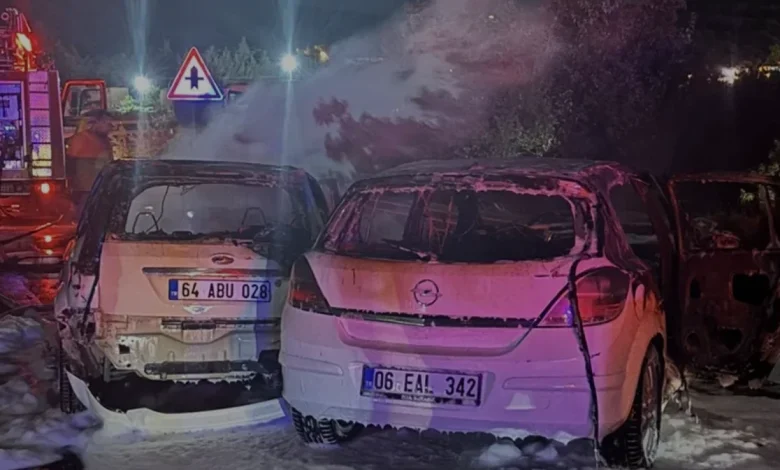 Antalya Kaş kara yolunda iki otomobil çarpıştı 5 kişi yaralandı