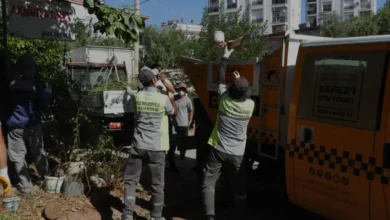Antalya Kepezde Bir Konuttan 5 Kamyon Çöp Tahliye Edildi