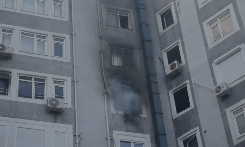 Antalya Konyaaltında Apartman Yangını 5 Kişi Hastaneye Kaldırıldı
