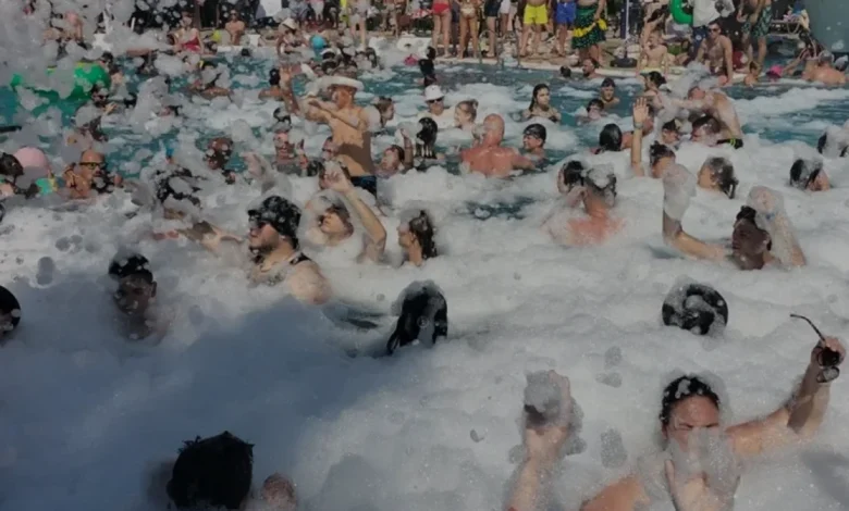 Antalya Manavgat Otellerinde Köpük Partisi ile Serinlik