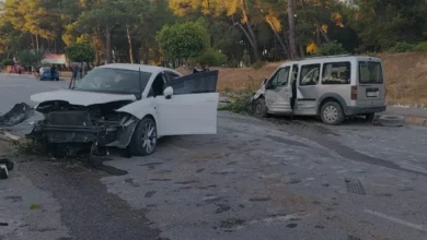 Antalya Manavgat'ta İki Aracın Çarpıştığı Kazada 5 Kişi Yaralandı