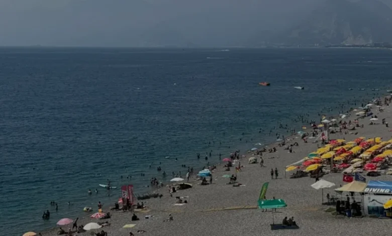 Antalya Sahillerinde Aşırı Sıcak ve Nem Yoğunluğu