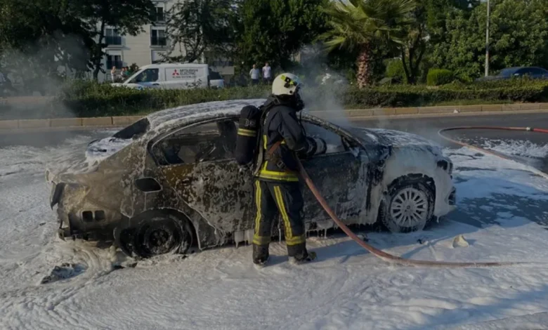 Antalya Serikte Seyir Halindeki Otomobil Alev Aldı