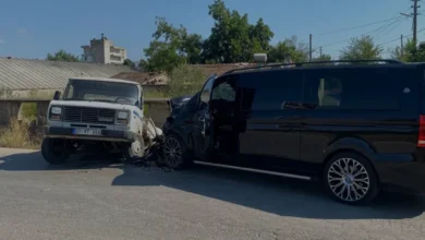 Antalya Serik'te VIP Minibüs ve Kamyonet Çarpıştı