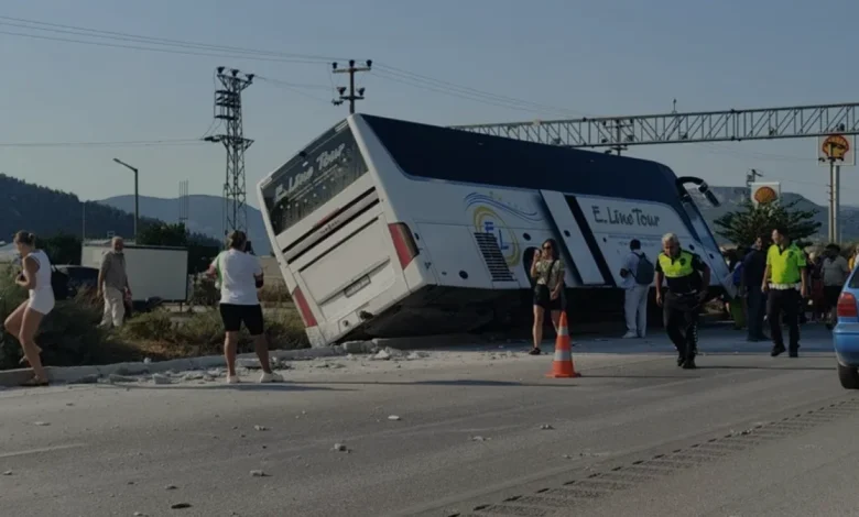 Burdur Bucak yakınlarında tur otobüsü kaza yaptı