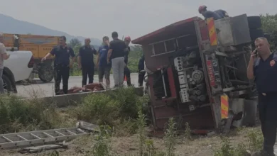 Ceyhan ilçesinde itfaiye aracı devrildi üç personel yaralandı