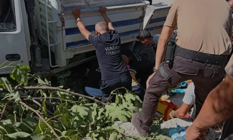 Hatay Defne'de Kamyonet Bahçeye Devrildi Bir Kişi Hayatını Kaybetti