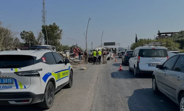 Hatay Kırıkhan Yolunda Feci Kaza Tır Sürücüsü Ağır Yaralandı