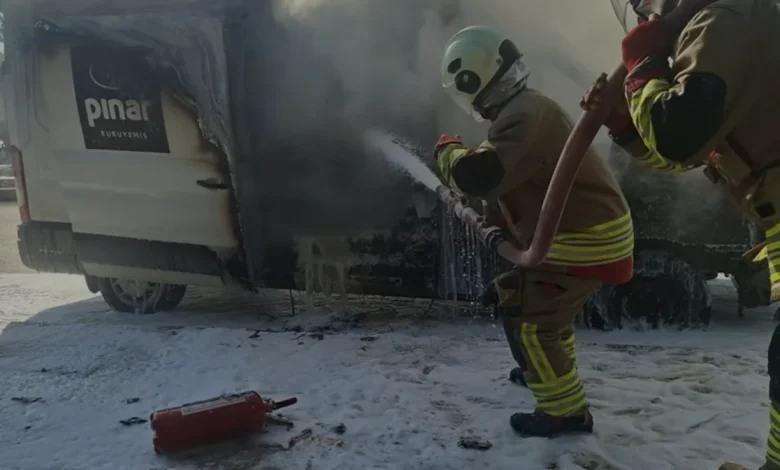 Hatay Samandağda Panelvan Tipi Araç Alevlere Teslim Oldu