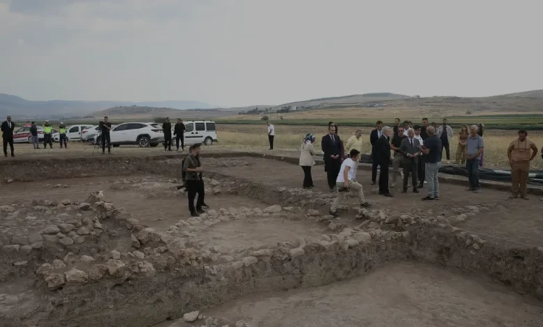 Kahramanmaraş Valisi ve Belediye Başkanı Domuztepe Höyüğünü İnceledi