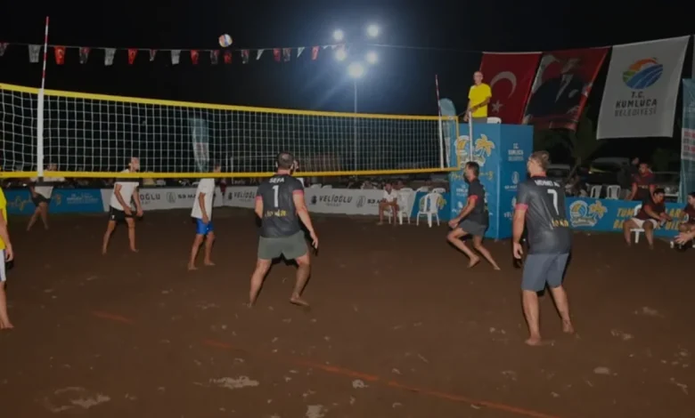 Kumluca 30 Ağustos Zafer Kupası Plaj Voleybolu Turnuvası Başladı