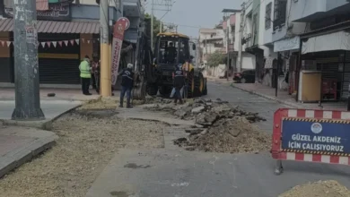 Mersin Akdeniz İlçesinde Yol Yenileme Çalışmaları Sürüyor