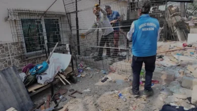 Mersin Akdeniz'de Kamu Alanını İşgal Eden Yapılara Müdahale