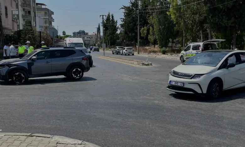 Tarsus Cumhuriyet Mahallesinde Trafik Kazası 3 Yaralı