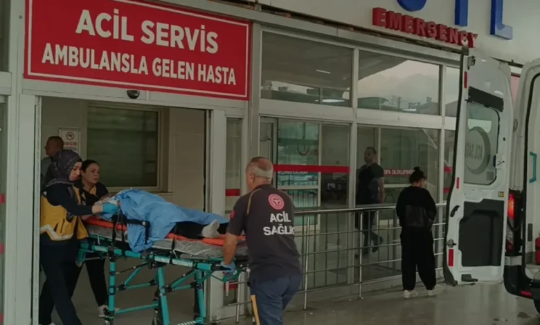 Adana Kozan'da Otomobil ve Motosiklet Çarpıştı
