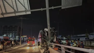 Adana'da yolcu otobüsü kazası 11 kişi yaralandı