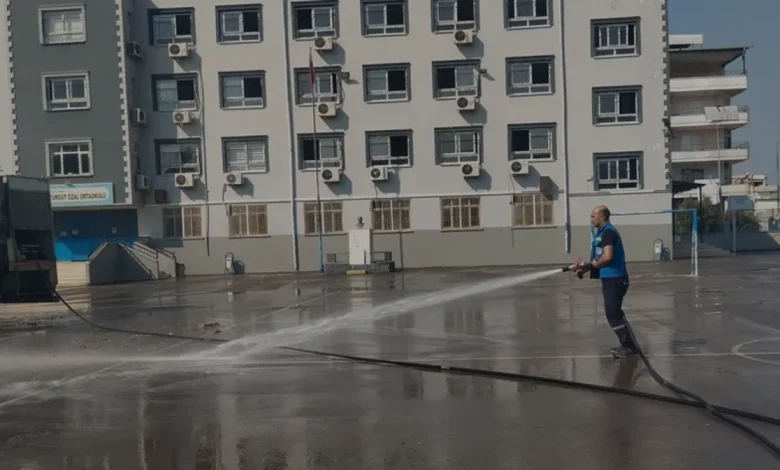 Akdeniz Belediyesinden Okullara Eğitim Yılı Öncesi Temizlik Hamlesi