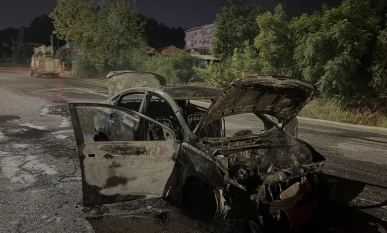 Alanya'da Seyir Halindeki Otomobil Yanarak Kullanılamaz Hale Geldi