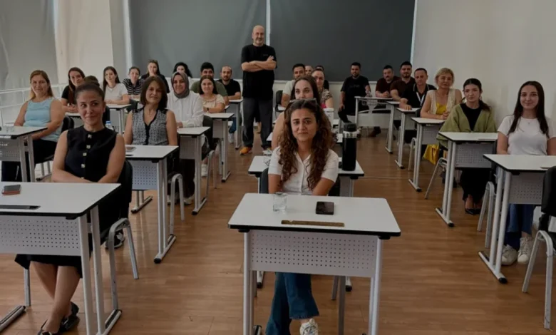 Anamurda Öğretmenlere Sınıf Yönetimi ve Yapay Zeka Eğitimi