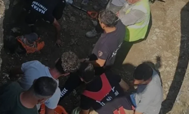Antakya'da Altyapı Çalışmasında Göçük Altında Kalan 2 İşçi Kurtarıldı