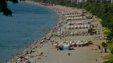 Antalya Sahillerinde Sıcak Hava Hareketliliği