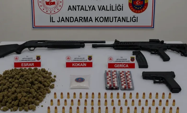 Antalya Serik merkezli uyuşturucu operasyonunda 20 gözaltı