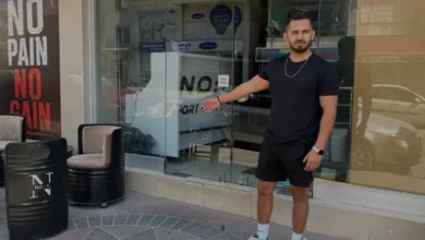 Antalya Serik'te spor salonu önünde çanta hırsızlığı kamerada