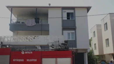 Antalya Serikte Üç Katlı Binada Yangın Paniği