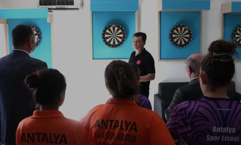 Antalyada DART projesinde dereceye giren kız çocuklarına ödül