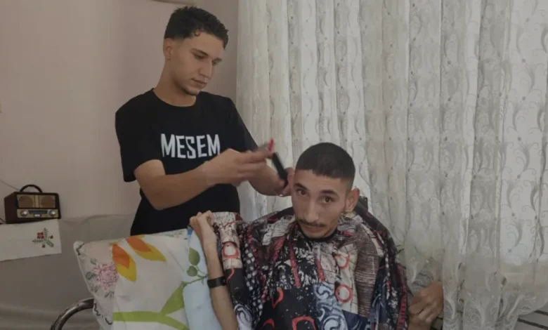 Burdur Bucak ilçesinde öğrenciler özel gereksinimli bireylere destek oluyor