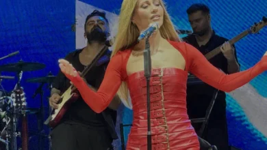 Derya Uluğ Antalya 30 Ağustos Zafer Bayramı Konserinde Sahne Aldı