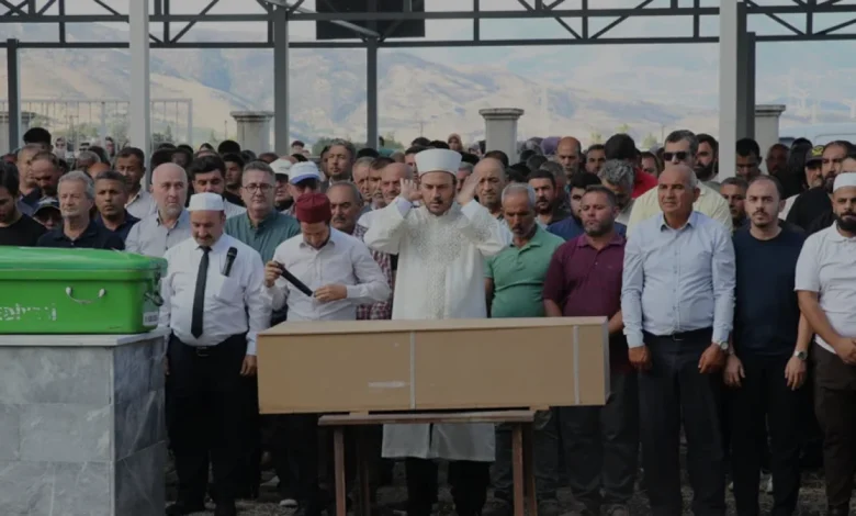 Gaziantep kazasında yaşamını yitiren 7 kişilik aile Hatayda defnedildi