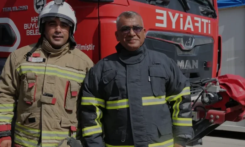 Hatayda Baba Oğul İtfaiyeciler Yıllardır Omuz Omuza Görev Yapıyor