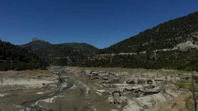 Isparta'da Kasımlar Barajı suları çekilince batık köy gün yüzüne çıktı