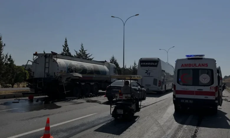 Kahramanmaraşta Kamyona Çarpan Otomobilde Bir Kişi Yaşamını Yitirdi