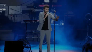 Mustafa Ceceli Antalya Konserinde Müzikal Yeteneğini Sergiledi