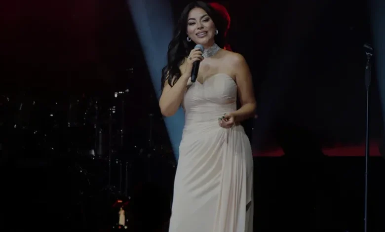 Sanatçı Zara Manavgat konserinde sevilen eserlerini seslendirdi