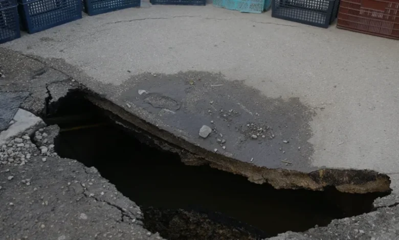 Adana Yüreğir İlçesinde Yol Çökmesi Sonrası Çalışma Başlatıldı