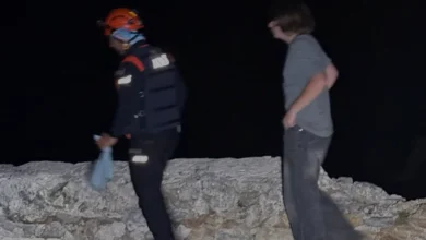 Alanya Kalesi kayalıklarında mahsur kalan 3 turist kurtarıldı