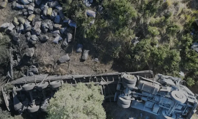 Antalya Manavgat Yolunda Kömür Yüklü Tır Uçuruma Devrildi