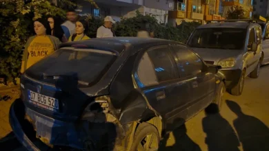 Antalya Muratpaşa'da drift yapan sürücü dört araca çarparak kaçtı