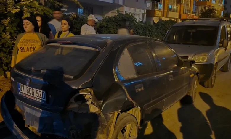 Antalya Muratpaşa'da drift yapan sürücü dört araca çarparak kaçtı