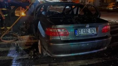 Antalya Serik ilçesinde iki otomobil çarpıştı