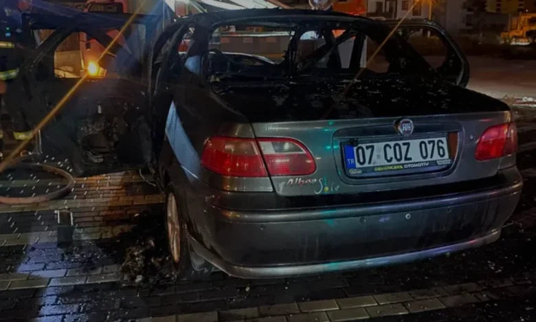Antalya Serik ilçesinde iki otomobil çarpıştı